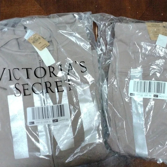 Pink VS size mediam open front hooded sweat shirt new in packaging - Picture 7 of 7